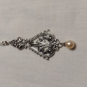 Vantel Pearls Pendant Necklace